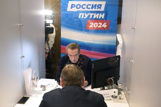 Встреча сопредседателей предвыборного штаба кандидата в президенты РФ В. Путина с гражданами в общественных приемных