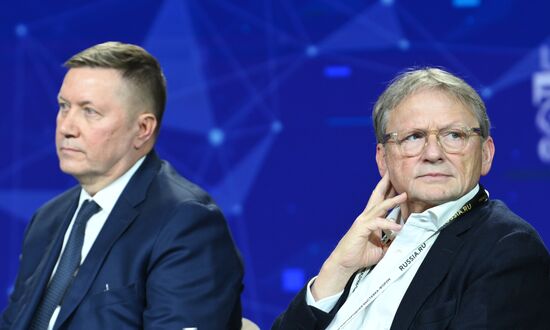 Выставка "Россия". Панельная дискуссия "Сохранение культурного кода российских регионов при развитии туристских территорий"