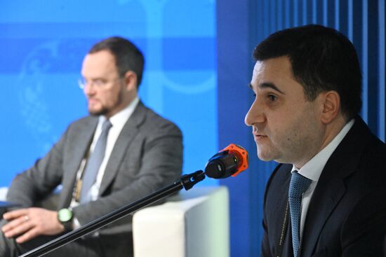 Выставка "Россия". Экспертная панель "Реализация строительного потенциала регионов РФ"