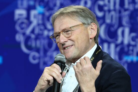 Выставка "Россия". Панельная дискуссия "Сохранение культурного кода российских регионов при развитии туристских территорий"