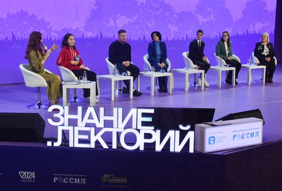 Выставка "Россия". Встреча с самой известной многодетной мамой России