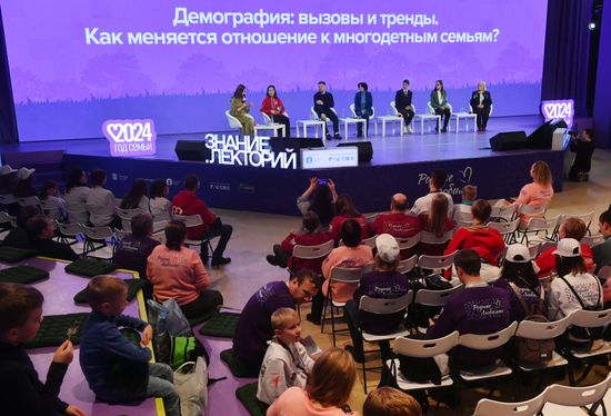 Выставка "Россия". Встреча с самой известной многодетной мамой России