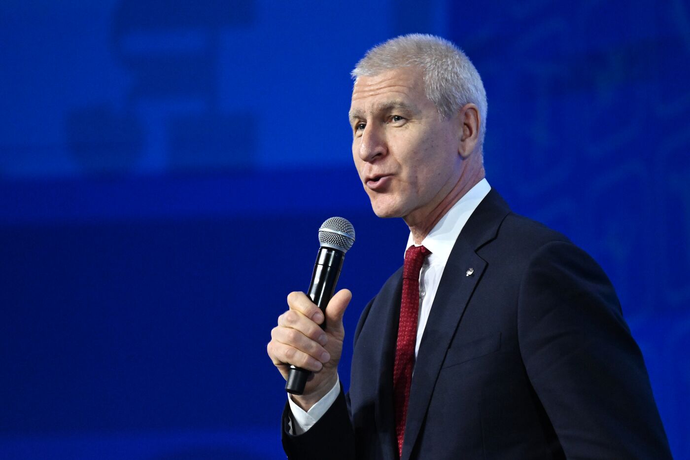 Выставка "Россия".  Пленарная сессия "Инфраструктурное развитие регионов: курс на крупные проекты"