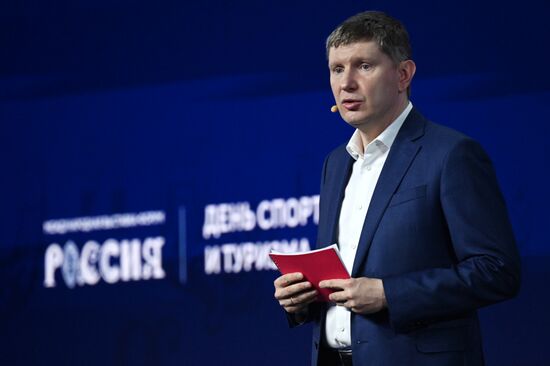 Выставка "Россия".  Пленарная сессия "Инфраструктурное развитие регионов: курс на крупные проекты"