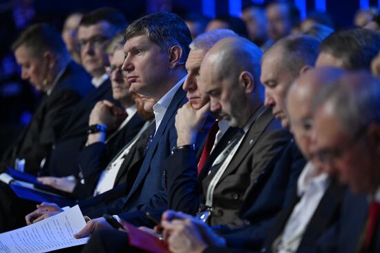 Выставка "Россия".  Пленарная сессия "Инфраструктурное развитие регионов: курс на крупные проекты"