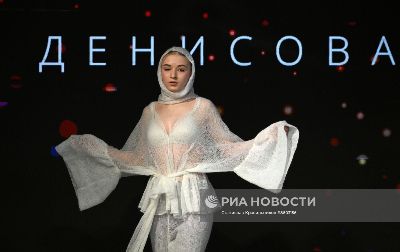 Выставка "Россия".  Концерт-шоу-показ "Женщина. Мода. Промышленность"