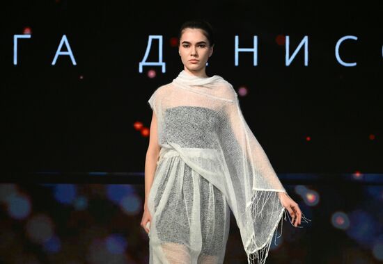 Выставка "Россия".  Концерт-шоу-показ "Женщина. Мода. Промышленность"