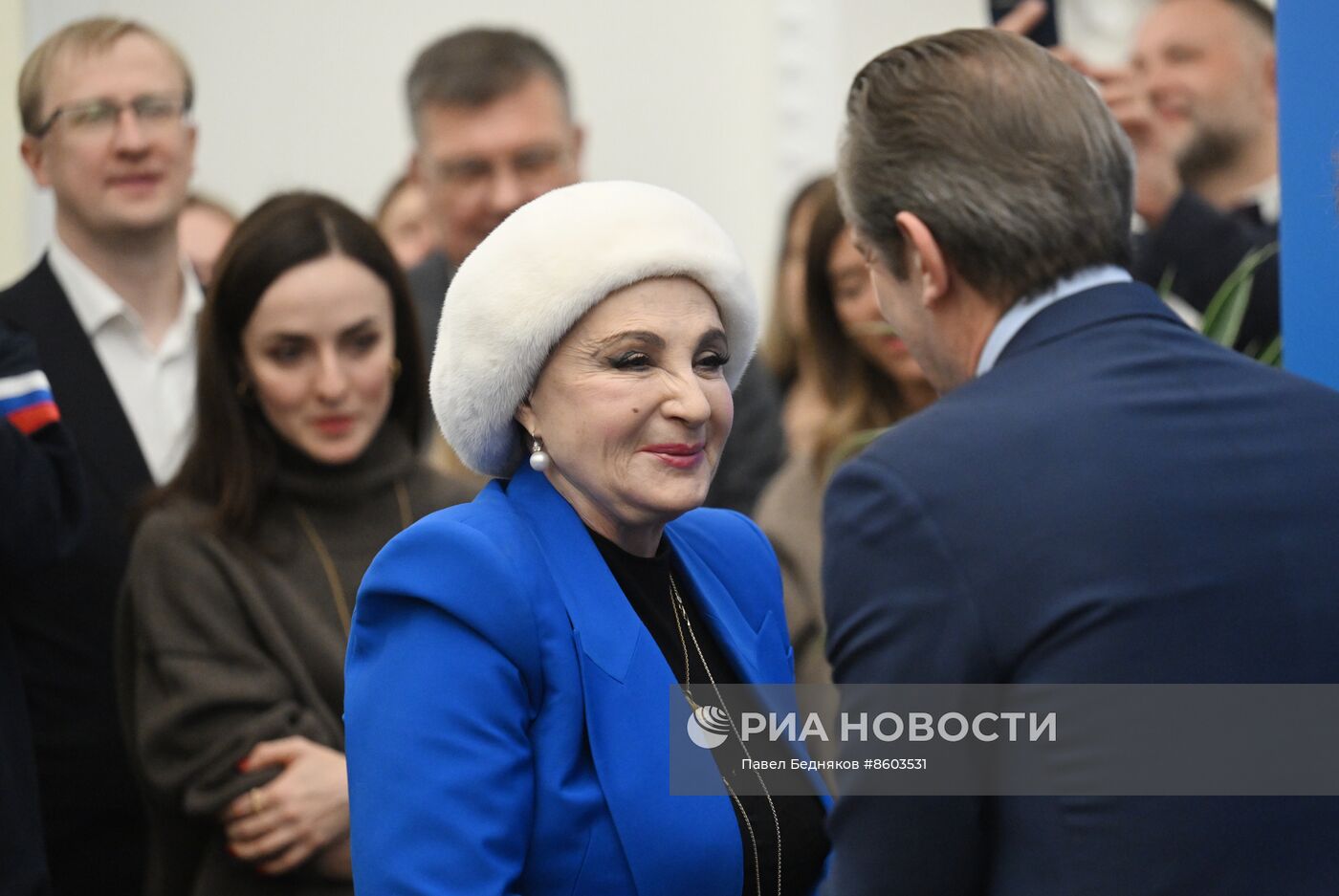 Вручение удостоверений доверенным лицам кандидата в президенты В. Путина