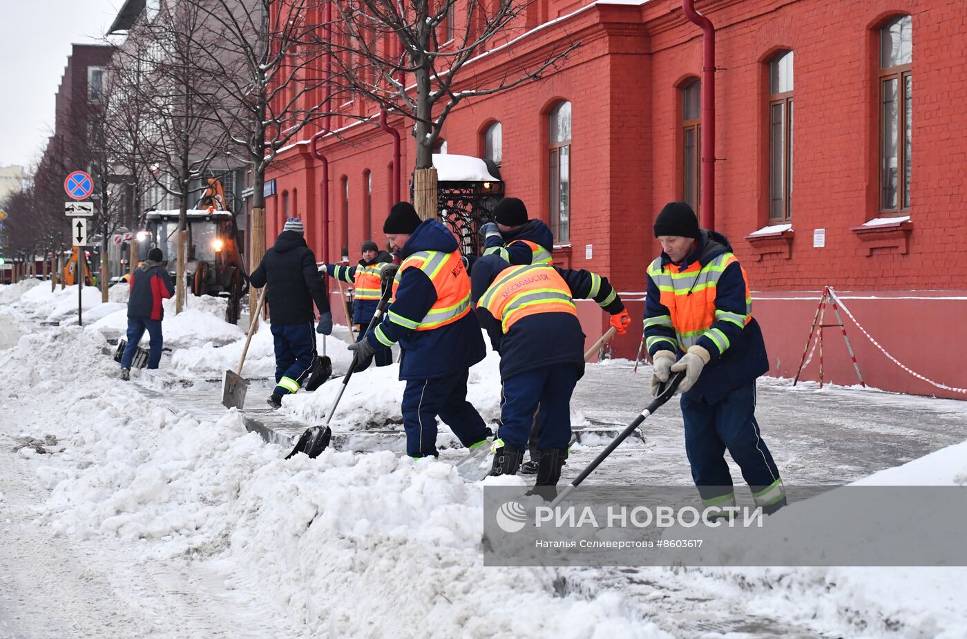 Уборка снега в Москве