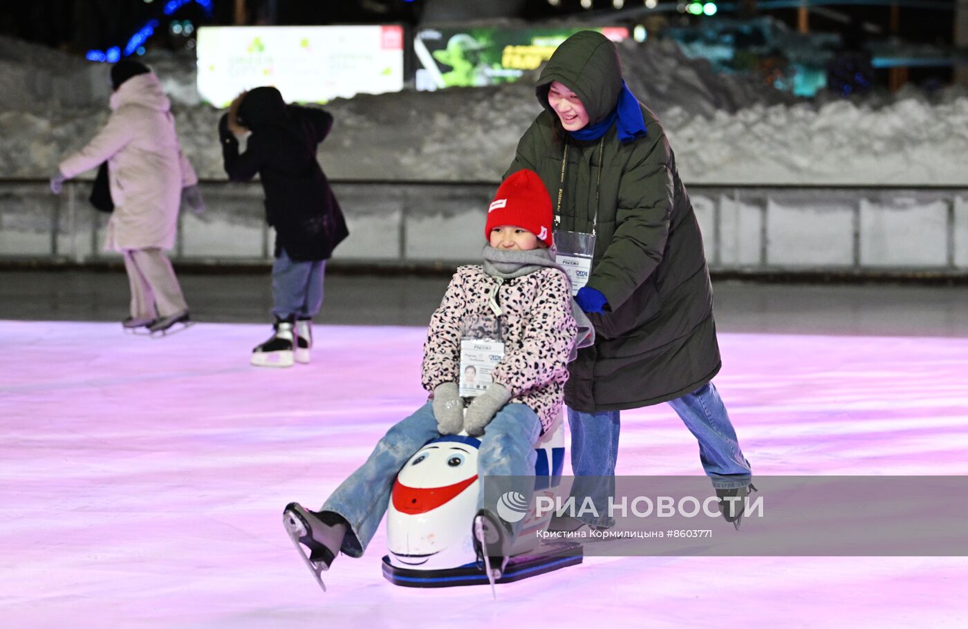 Выставка "Россия". Семейное катание на льду с олимпийским чемпионом