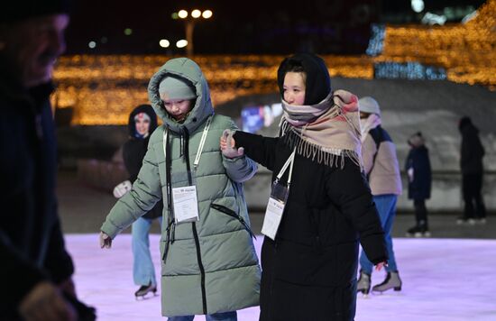 Международная выставка-форум "Россия", павильон №84 "Дом культуры"
Семейное катание на льду с олимпийским чемпионом Место: Россия, Москва. Автор: Кристина Кормилицына/РИА Новости. Выставка "Россия". Семейное катание на льду с олимпийским чемпионом