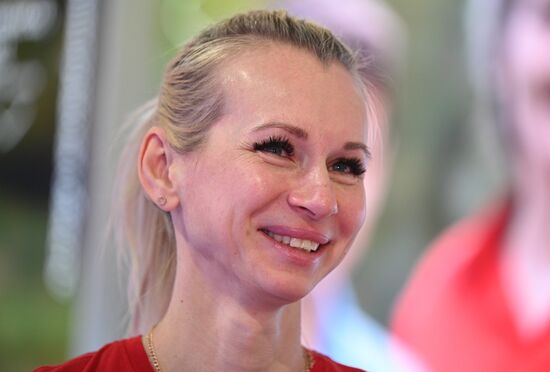 Выставка "Россия". Зарядка с олимпийской чемпионкой Юлией Гущиной