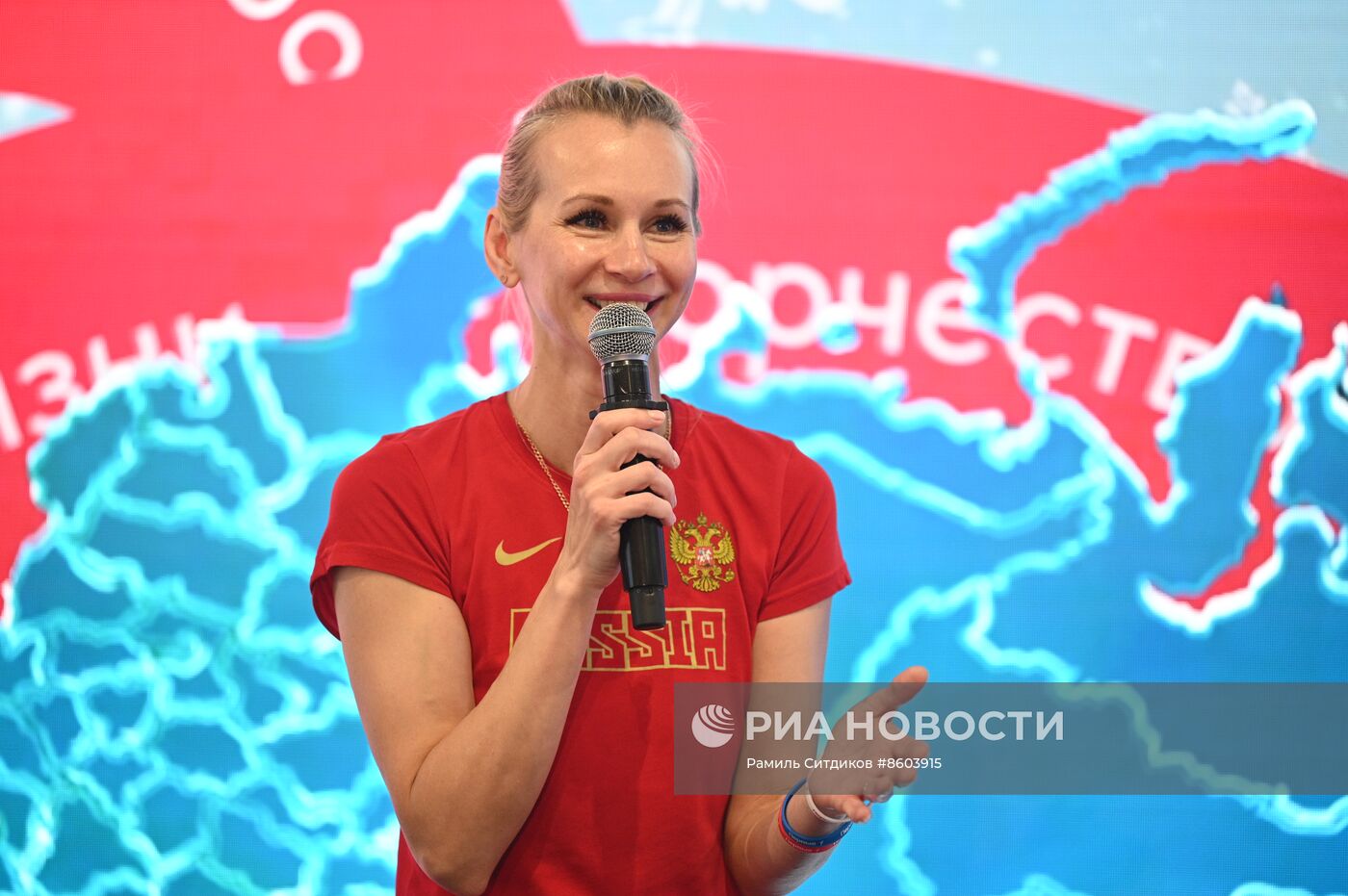 Выставка "Россия". Зарядка с олимпийской чемпионкой Юлией Гущиной