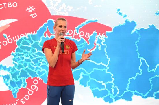 Выставка "Россия". Зарядка с олимпийской чемпионкой Юлией Гущиной