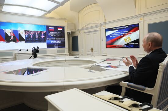 Президент РФ В. Путин принял участие в церемонии по случаю начала заливки бетона в основание энергоблока №4 египетской АЭС "Эль-Дабаа"