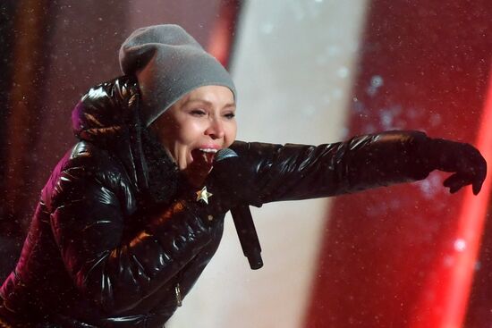 Международная выставка-форум "Россия"
Торжественная церемония запуска "Года семьи" в рамках форума "Родные – Любимые" на выставке "Россия", Главная уличная сцена
Ольга Кормухина, певица Место: Россия, Москва. Автор: Михаил Воскресенский/РИА Новости. Выставка "Россия". Торжественная церемония запуска "Года семьи" в рамках форума "Родные – Любимые" на выставке "Россия"