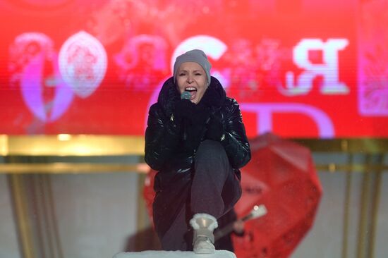 Международная выставка-форум "Россия"
Торжественная церемония запуска "Года семьи" в рамках форума "Родные – Любимые" на выставке "Россия", Главная уличная сцена
Ольга Кормухина, певица Место: Россия, Москва. Автор: Михаил Воскресенский/РИА Новости. Выставка "Россия". Торжественная церемония запуска "Года семьи" в рамках форума "Родные – Любимые" на выставке "Россия"