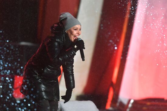 Международная выставка-форум "Россия"
Торжественная церемония запуска "Года семьи" в рамках форума "Родные – Любимые" на выставке "Россия", Главная уличная сцена
Ольга Кормухина, певица Место: Россия, Москва. Автор: Михаил Воскресенский/РИА Новости. Выставка "Россия". Торжественная церемония запуска "Года семьи" в рамках форума "Родные – Любимые" на выставке "Россия"