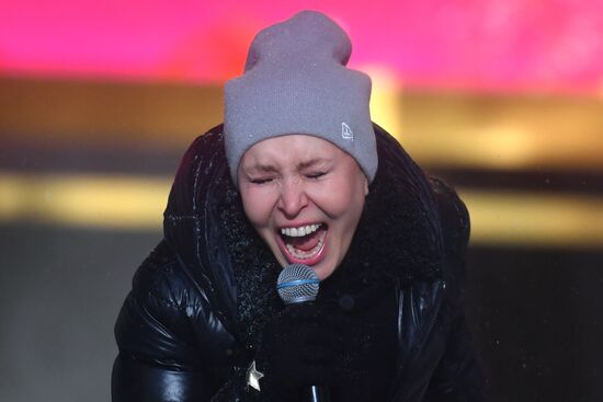 Международная выставка-форум "Россия"
Торжественная церемония запуска "Года семьи" в рамках форума "Родные – Любимые" на выставке "Россия", Главная уличная сцена
Ольга Кормухина, певица Место: Россия, Москва. Автор: Михаил Воскресенский/РИА Новости. Выставка "Россия". Торжественная церемония запуска "Года семьи" в рамках форума "Родные – Любимые" на выставке "Россия"