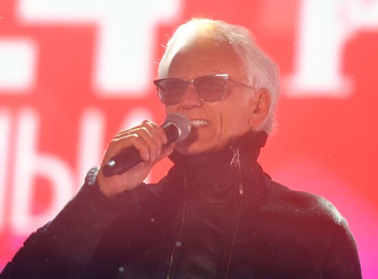 Международная выставка-форум "Россия"
Торжественная церемония запуска "Года семьи" в рамках форума "Родные – Любимые" на выставке "Россия", Главная уличная сцена
Александр Маршал, певец Место: Россия, Москва. Автор: Михаил Воскресенский/РИА Новости. Выставка "Россия". Торжественная церемония запуска "Года семьи" в рамках форума "Родные – Любимые" на выставке "Россия"