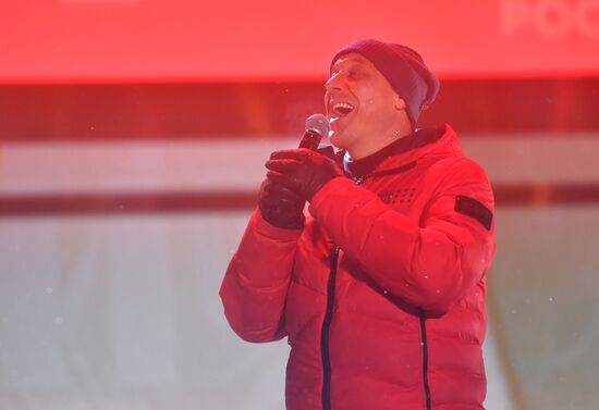 Международная выставка-форум "Россия"
Торжественная церемония запуска "Года семьи" в рамках форума "Родные – Любимые" на выставке "Россия", Главная уличная сцена
Денис Майданов, певец Место: Россия, Москва. Автор: Михаил Воскресенский/РИА Новости. Выставка "Россия". Торжественная церемония запуска "Года семьи" в рамках форума "Родные – Любимые" на выставке "Россия"