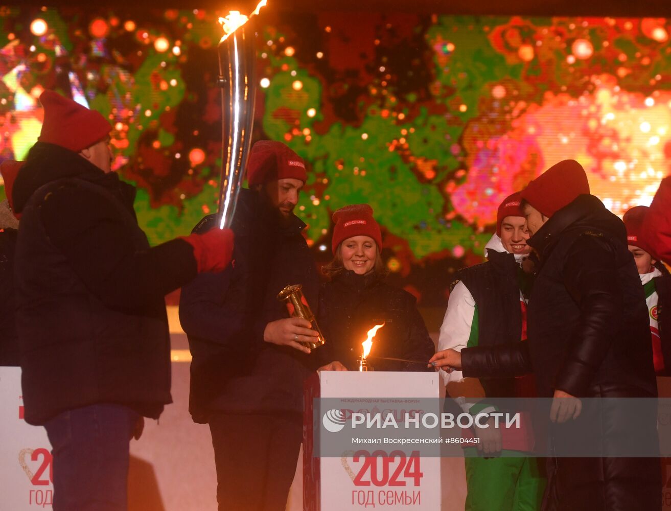 Выставка "Россия". Торжественная церемония запуска "Года семьи" в рамках форума "Родные – Любимые" на выставке "Россия"