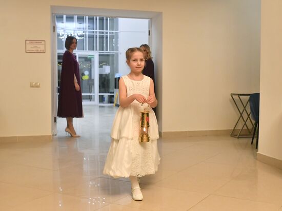 Международная выставка-форум "Россия"
Торжественная церемония запуска "Года семьи" в рамках форума "Родные – Любимые" на выставке "Россия"
Церемония зажжения Всероссийского семейного очага "Сердце России", Дворец бракосочетания на ВДНХ Место: Россия, Москва. Автор: Михаил Воскресенский/РИА Новости. Выставка "Россия". Торжественная церемония запуска "Года семьи" в рамках форума "Родные – Любимые" на выставке "Россия"