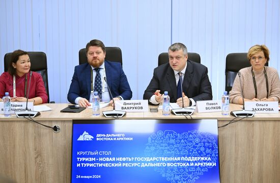 Международная выставка-форум "Россия"
Дальний Восток и Арктика. День региона
Круглый стол "Туризм - новая нефть? Государственная поддержка и туристический ресурс Дальнего Востока и Арктики", павильон №75, слева направо:
Мария Бадмацыренова, заместитель директора инвестиционного департамента Корпорации развития Дальнего Востока и Арктики
Дмитрий Вахруков, заместитель министра экономического развития Российской Федерации
Павел Волков, статс-секретарь – заместитель министра Российской Федерации по развитию Дальнего Востока и Арктики
Ольга Захарова, директор дивизиона "Городская экономика", АСИ Место: Россия, Москва. Автор: Максим Блинов/РИА Новости. Выставка "Россия". Дальний Восток и Арктика. День региона