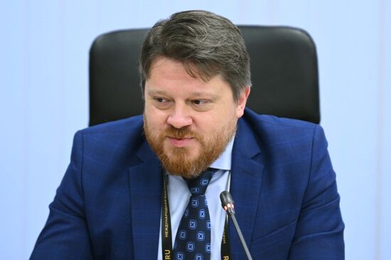 Международная выставка-форум "Россия"
Дальний Восток и Арктика. День региона
Круглый стол "Туризм - новая нефть? Государственная поддержка и туристический ресурс Дальнего Востока и Арктики", павильон №75
Дмитрий Вахруков, заместитель министра экономического развития Российской Федерации Место: Россия, Москва. Автор: Максим Блинов/РИА Новости. Выставка "Россия". Дальний Восток и Арктика. День региона