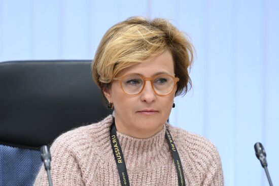 Международная выставка-форум "Россия"
Дальний Восток и Арктика. День региона
Круглый стол "Туризм - новая нефть? Государственная поддержка и туристический ресурс Дальнего Востока и Арктики", павильон №75
Ольга Захарова, директор дивизиона "Городская экономика", АСИ Место: Россия, Москва. Автор: Максим Блинов/РИА Новости. Выставка "Россия". Дальний Восток и Арктика. День региона