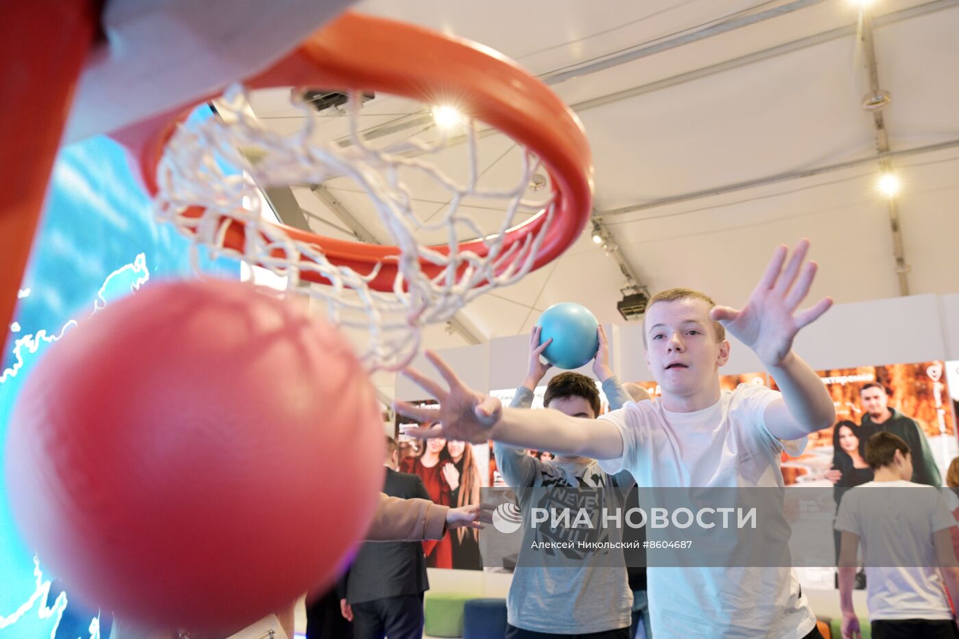 Выставка "Россия". Время семье: спортивные игры для детей с ограниченными возможностями здоровья