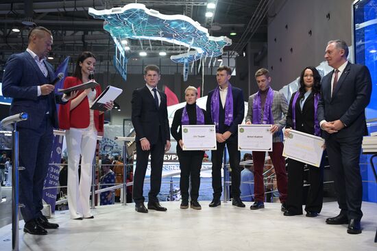 Международная выставка-форум "Россия"
Презентация первых зимних международных спортивных игр "Дети Приморья", павильон №75
Место: Россия, Москва. Автор: Владимир Астапкович/РИА Новости. Выставка "Россия". Презентации регионов