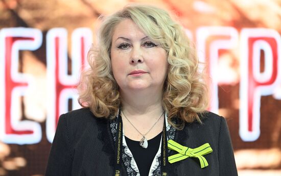 Международная выставка-форум "Россия"
Открытие героической недели на стенде Санкт-Петербурга, павильон №75 (зал В, стенд Санкт-Петербурга)
Елена Лезик, Директор Государственного мемориального музея обороны и блокады Ленинграда
Место: Россия, Москва. Автор: Кристина Кормилицына/РИА Новости. Выставка "Россия". Открытие героической недели на стенде Санкт-Петербурга