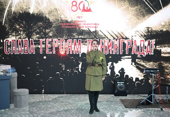 Международная выставка-форум "Россия"
Открытие героической недели на стенде Санкт-Петербурга, павильон №75 (зал В, стенд Санкт-Петербурга)
Елены Жук, Певица Место: Россия, Москва. Автор: Кристина Кормилицына/РИА Новости. Выставка "Россия". Открытие героической недели на стенде Санкт-Петербурга