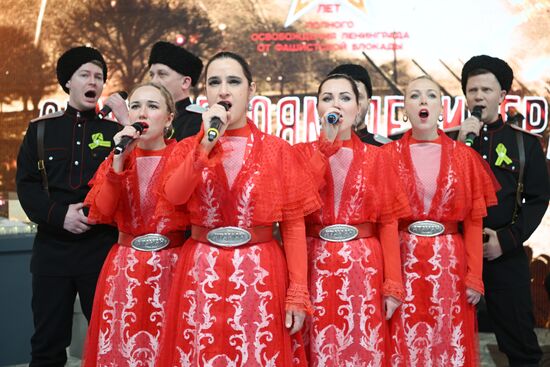 Международная выставка-форум "Россия"
Открытие героической недели на стенде Санкт-Петербурга, павильон №75 (зал В, стенд Санкт-Петербурга)
Участники ансамбля "Атаман"
Место: Россия, Москва. Автор: Кристина Кормилицына/РИА Новости. Выставка "Россия". Открытие героической недели на стенде Санкт-Петербурга