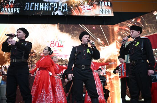 Международная выставка-форум "Россия"
Открытие героической недели на стенде Санкт-Петербурга, павильон №75 (зал В, стенд Санкт-Петербурга)
Участники ансамбля "Атаман"
Место: Россия, Москва. Автор: Кристина Кормилицына/РИА Новости. Выставка "Россия". Открытие героической недели на стенде Санкт-Петербурга