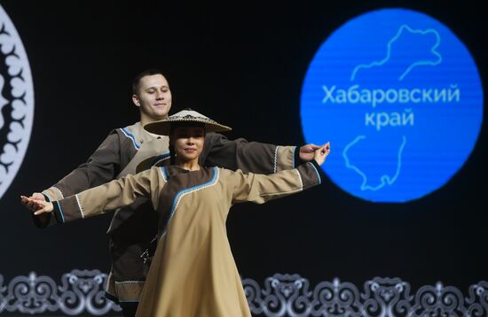 Международная выставка-форум "Россия"
Выступление творческих коллективов Хабаровского края, павильон №75 (зал А, зона культурных проектов)
Участники молодежного ансамбля национального танца "ЭРКУ" Дальневосточного государственного университета путей сообщения
Место: Россия, Москва. Автор: Михаил Воскресенский/РИА Новости. Выставка "Россия". Выступление творческих коллективов Хабаровского края