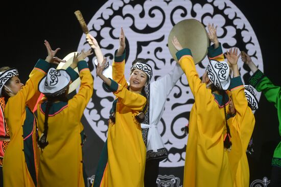 Международная выставка-форум "Россия"
Выступление творческих коллективов Хабаровского края, павильон №75 (зал А, зона культурных проектов)
Участники молодежного ансамбля национального танца "ЭРКУ" Дальневосточного государственного университета путей сообщения
Место: Россия, Москва. Автор: Михаил Воскресенский/РИА Новости. Выставка "Россия". Выступление творческих коллективов Хабаровского края