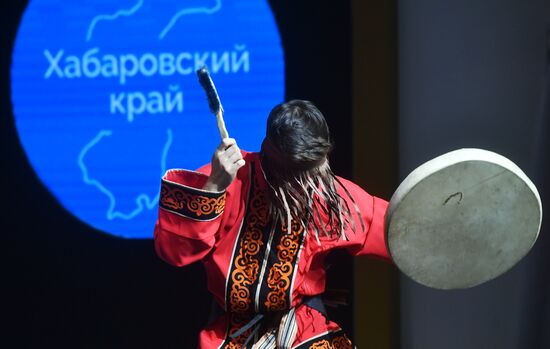 Международная выставка-форум "Россия"
Выступление творческих коллективов Хабаровского края, павильон №75 (зал А, зона культурных проектов)
Участник молодежного ансамбля национального танца "ЭРКУ" Дальневосточного государственного университета путей сообщения
Место: Россия, Москва. Автор: Михаил Воскресенский/РИА Новости. Выставка "Россия". Выступление творческих коллективов Хабаровского края