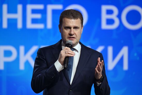 Международная выставка-форум "Россия"
Дальний Восток и Арктика. День региона
Торжественная церемония открытия Дня Дальнего Востока и Арктики, павильон №75
Алексей Чекунков, министр РФ по развитию Дальнего Востока и Арктики Место: Россия, Москва. Автор: Максим Блинов/РИА Новости. Выставка "Россия". Дальний Восток и Арктика. День региона