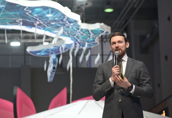 Международная выставка-форум "Россия"
Презентация Красноярского края, павильон №75
Сергей Ладыженко, генеральный директор АНО "Корпорация развития Енисейской Сибири" Место: Россия, Москва. Автор: Владимир Астапкович/РИА Новости. Выставка "Россия". Презентации регионов