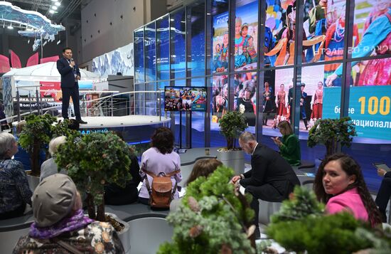 Международная выставка-форум "Россия"
Презентация Республики Бурятия, павильон №75
Дмитрий Хамеруев, директор ООО "КРДВ Бурятия"
Место: Россия, Москва. Автор: Владимир Астапкович/РИА Новости. Выставка "Россия". Презентации регионов