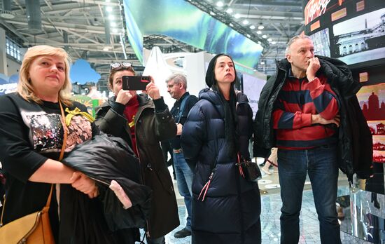 Международная выставка-форум "Россия"
Открытие героической недели на стенде Санкт-Петербурга, павильон №75 (зал В, стенд Санкт-Петербурга) Место: Россия, Москва. Автор: Кристина Кормилицына/РИА Новости. Выставка "Россия". Открытие героической недели на стенде Санкт-Петербурга