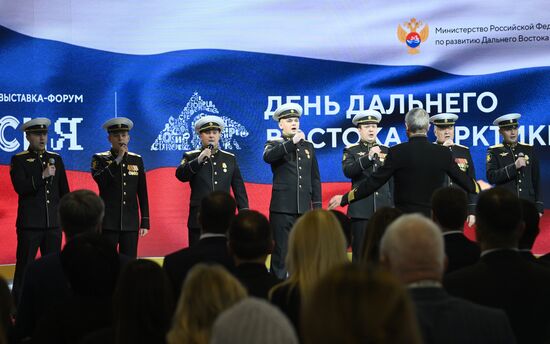 Международная выставка-форум "Россия"
Дальний Восток и Арктика. День региона
Торжественная церемония открытия Дня Дальнего Востока и Арктики, павильон №75 Место: Россия, Москва. Автор: Максим Блинов/РИА Новости. Выставка "Россия". Дальний Восток и Арктика. День региона