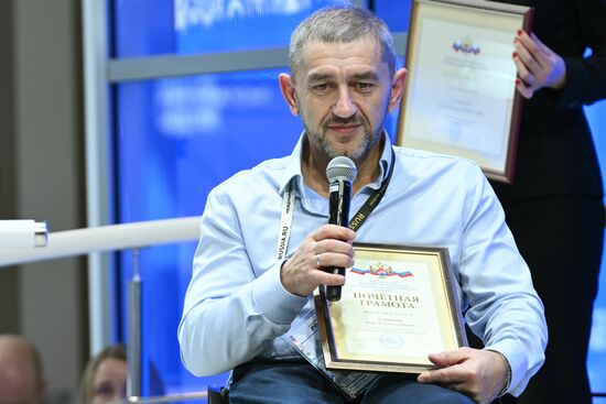 Международная выставка-форум "Россия"
Дальний Восток и Арктика. День региона
Церемония награждения за вклад в развитие Дальнего Востока и Арктики, павильон №75
Андрей Теняков, руководитель группы компаний "Русский карбон" Место: Россия, Москва. Автор: Максим Блинов/РИА Новости. Выставка "Россия". Дальний Восток и Арктика. День региона