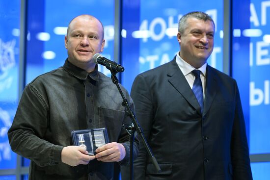 Международная выставка-форум "Россия"
Дальний Восток и Арктика. День региона
Церемония награждения за вклад в развитие Дальнего Востока и Арктики, павильон №75
Павел Волков, статс-секретарь – заместитель министра Российской Федерации по развитию Дальнего Востока и Арктики (справа) Место: Россия, Москва. Автор: Максим Блинов/РИА Новости. Выставка "Россия". Дальний Восток и Арктика. День региона