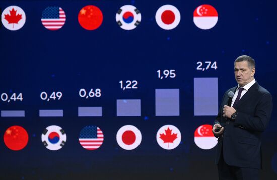 Международная выставка-форум "Россия"
Дальний Восток и Арктика. День региона
Пленарная сессия "Роль Дальнего Востока в экономическом, социальном и геополитическом развитии России в ближайшие десятилетия", павильон №75
Юрий Трутнев, заместитель председателя правительства РФ - полномочный представитель президента РФ в Дальневосточном федеральном округе Место: Россия, Москва. Автор: Максим Блинов/РИА Новости. Выставка "Россия". Дальний Восток и Арктика. День региона