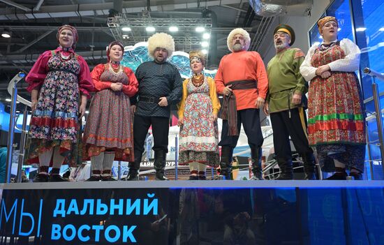 Международная выставка-форум "Россия"
Презентация Забайкальского края, павильон №75
Место: Россия, Москва. Автор: Владимир Астапкович/РИА Новости. Выставка "Россия". Презентации регионов