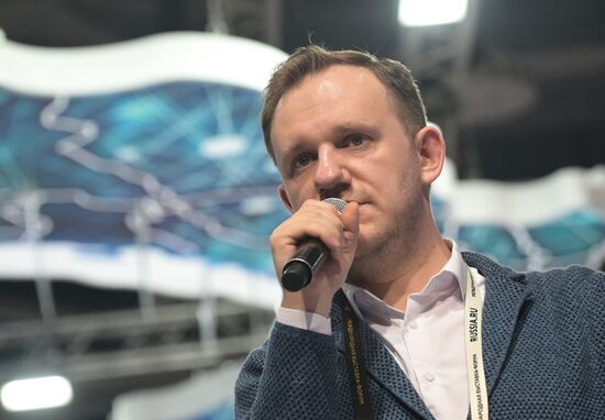 Международная выставка-форум "Россия"
Презентация Архангельской области, павильон №75
Сергей Мишин, руководитель АО "Центр развития туризма и культуры Архангельской области"
Место: Россия, Москва. Автор: Владимир Астапкович/РИА Новости. Выставка "Россия". Презентации регионов