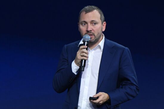 Международная выставка-форум "Россия"
Дальний Восток и Арктика. День региона
Пленарная сессия "Роль Дальнего Востока в экономическом, социальном и геополитическом развитии России в ближайшие десятилетия", павильон №75
Александр Прыгунков, генеральный директор ООО "Самолет-регионы" Место: Россия, Москва. Автор: Максим Блинов/РИА Новости. Выставка "Россия". Дальний Восток и Арктика. День региона